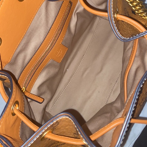 Authentic mcm bucket bag - Picture 3 of 10